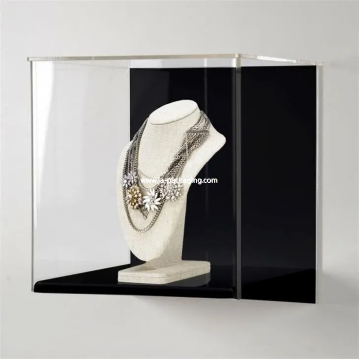Montáž šperkov vitríny na stenu